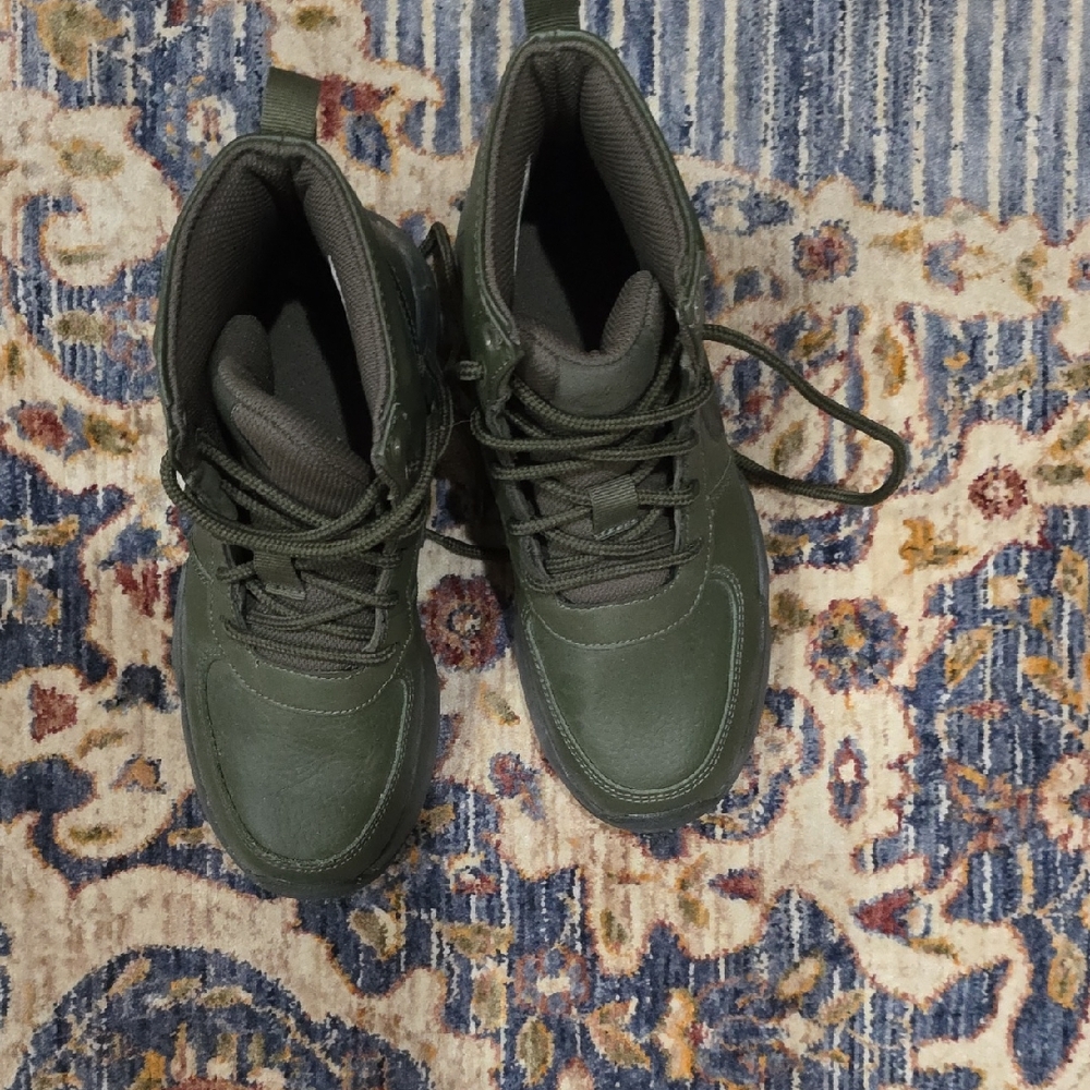 Nike Air Max Goaterra 2.0 in Cargo Khaki